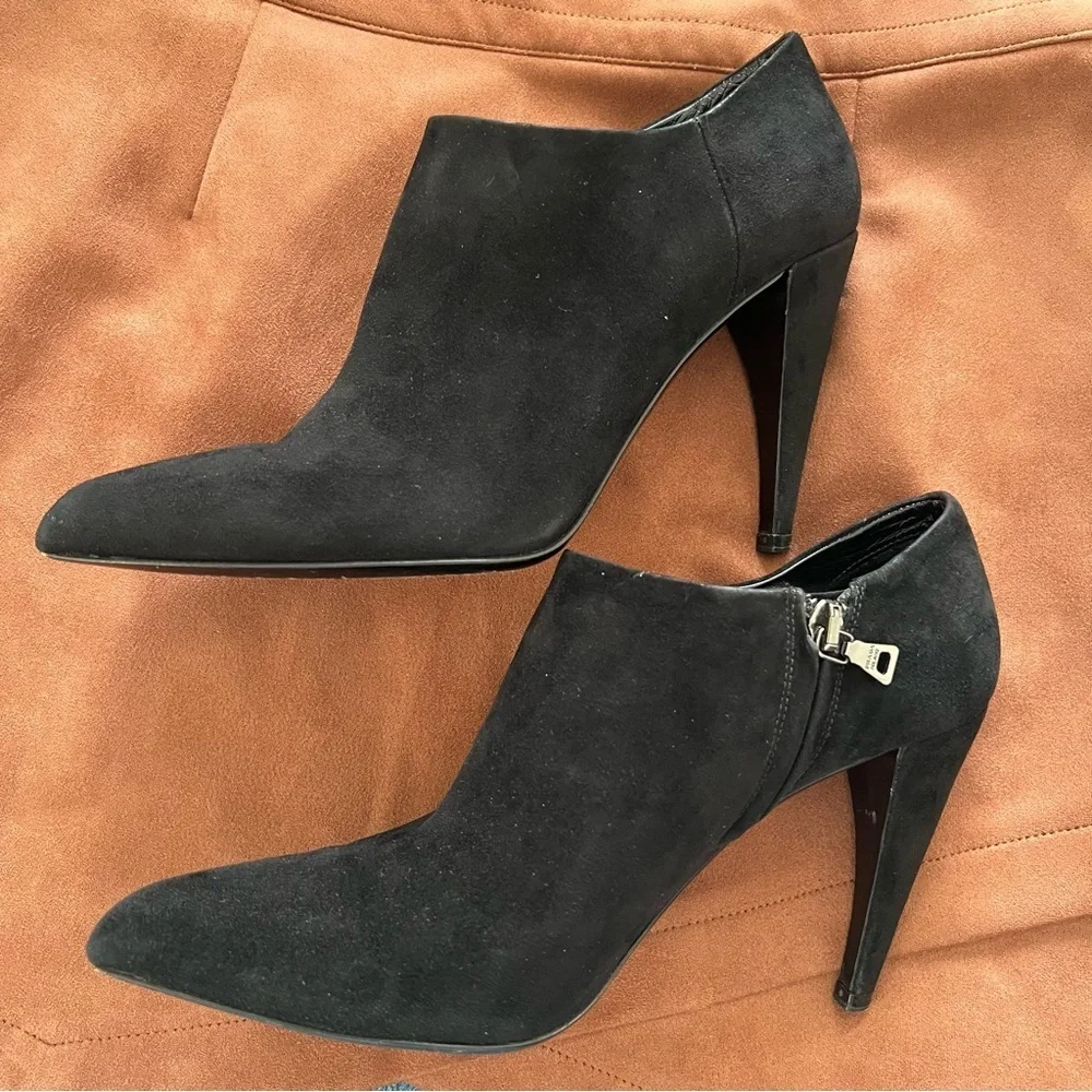 Prada Vero Cuoio Black Suede Pointed Toe Ankle Boots Sz 37. (uS 6.5) Italy